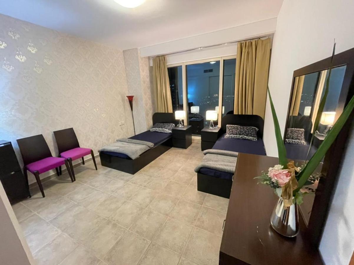 Hostel Travelers Backpackers Dubai Exterior foto