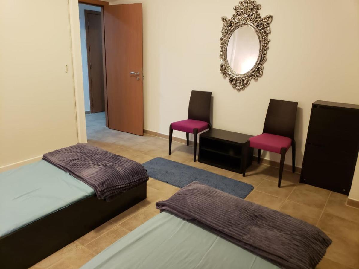 Hostel Travelers Backpackers Dubai Exterior foto