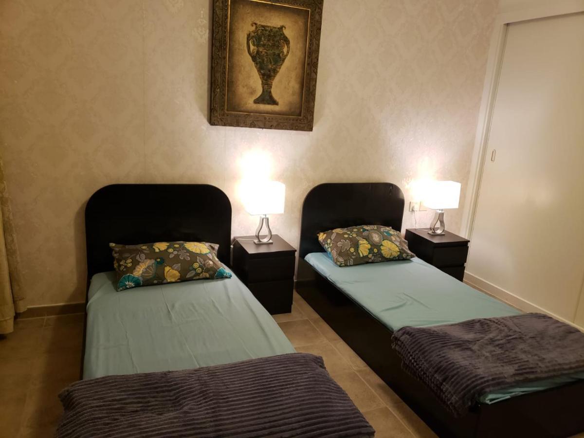Hostel Travelers Backpackers Dubai Exterior foto