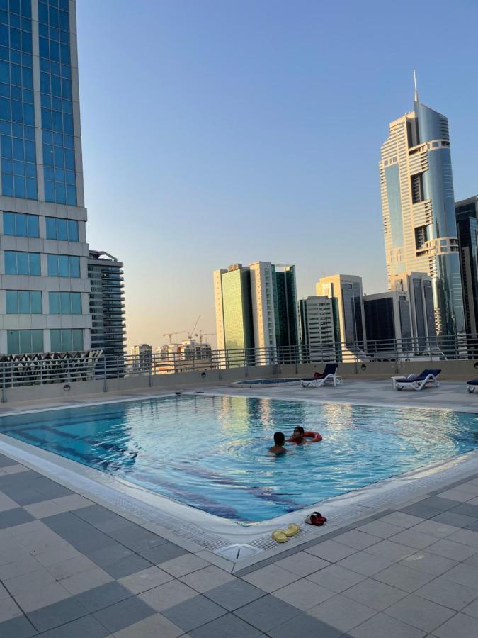 Hostel Travelers Backpackers Dubai Exterior foto
