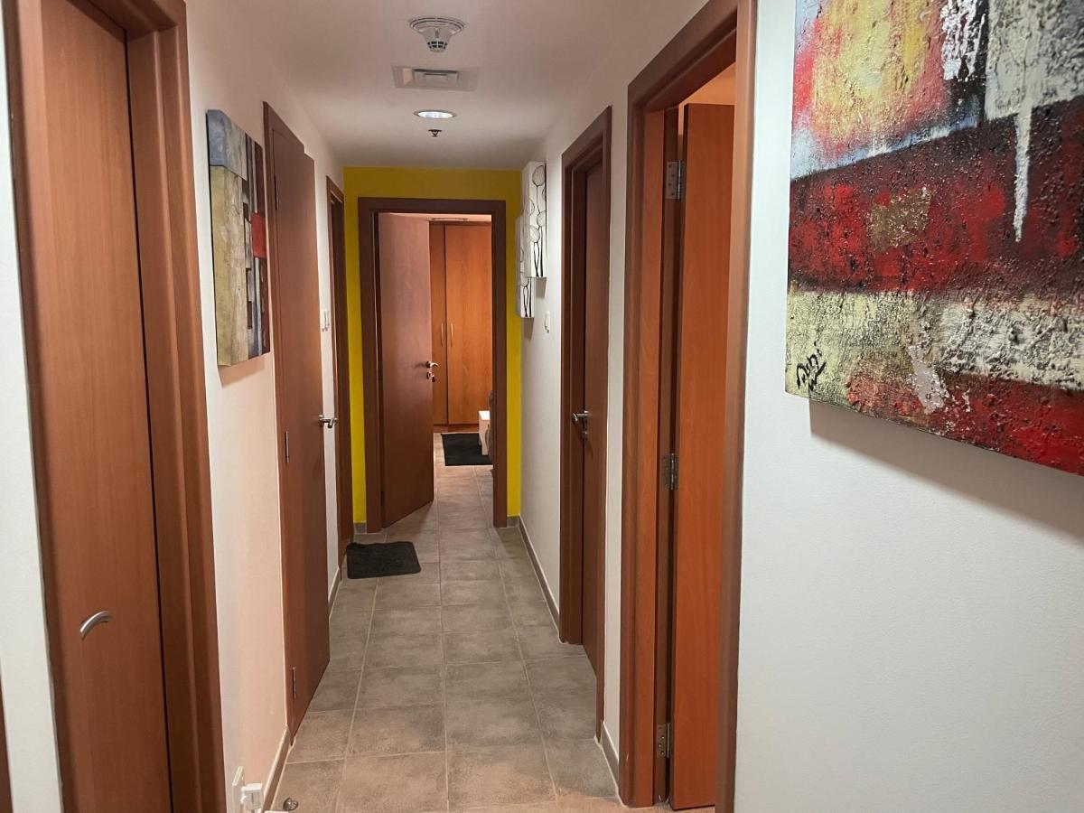Hostel Travelers Backpackers Dubai Exterior foto