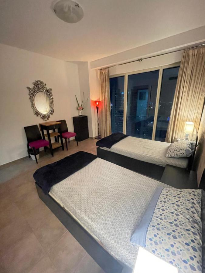 Hostel Travelers Backpackers Dubai Exterior foto