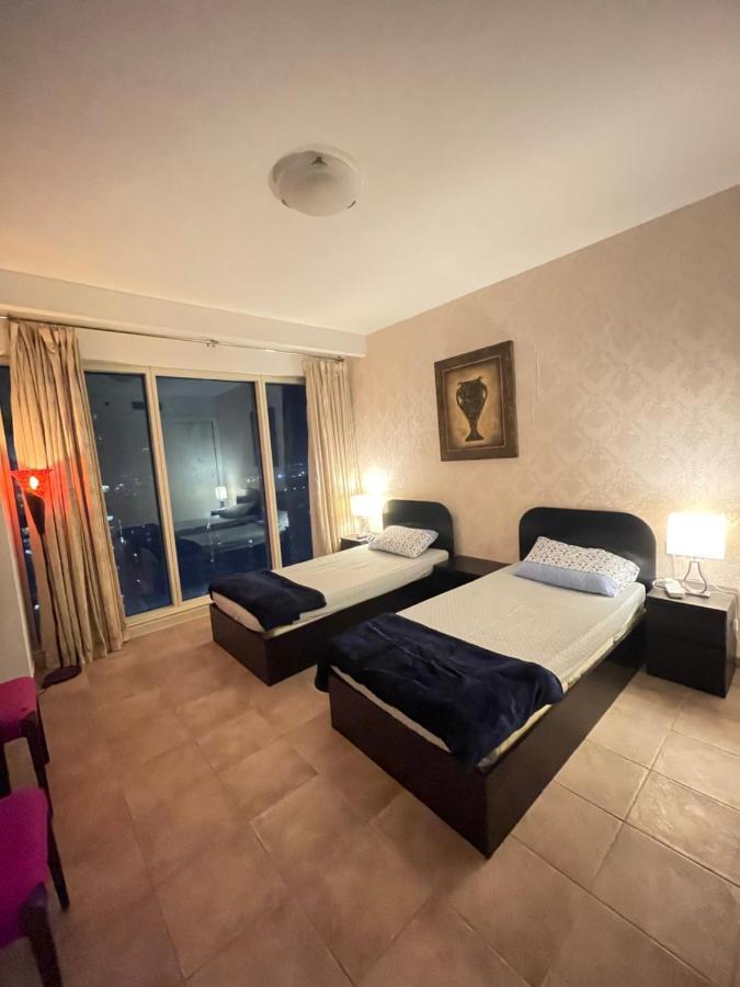 Hostel Travelers Backpackers Dubai Exterior foto